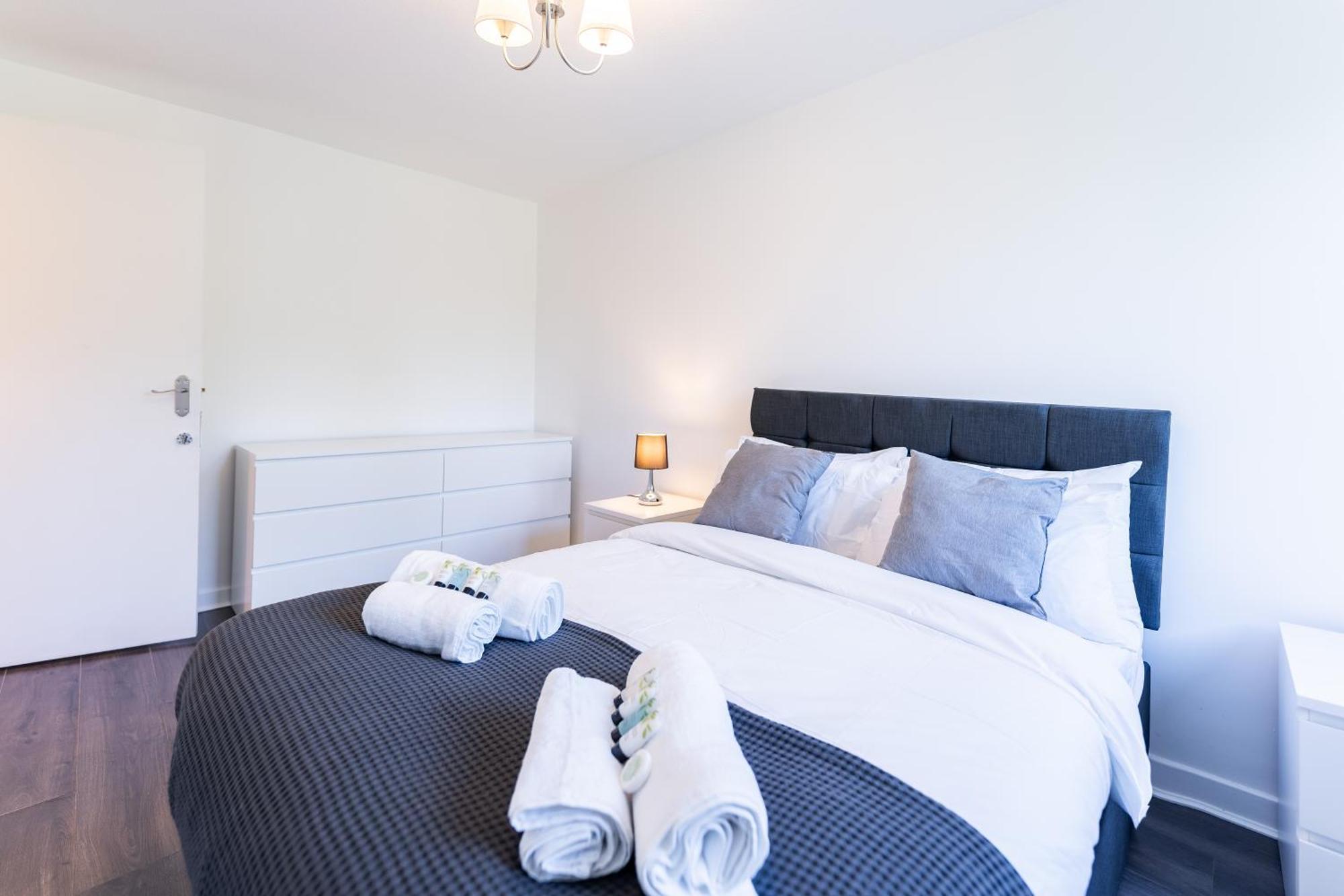 Luxury 3 Bedroom Flat With Balcony In Westbourne Park Londyn Zewnętrze zdjęcie
