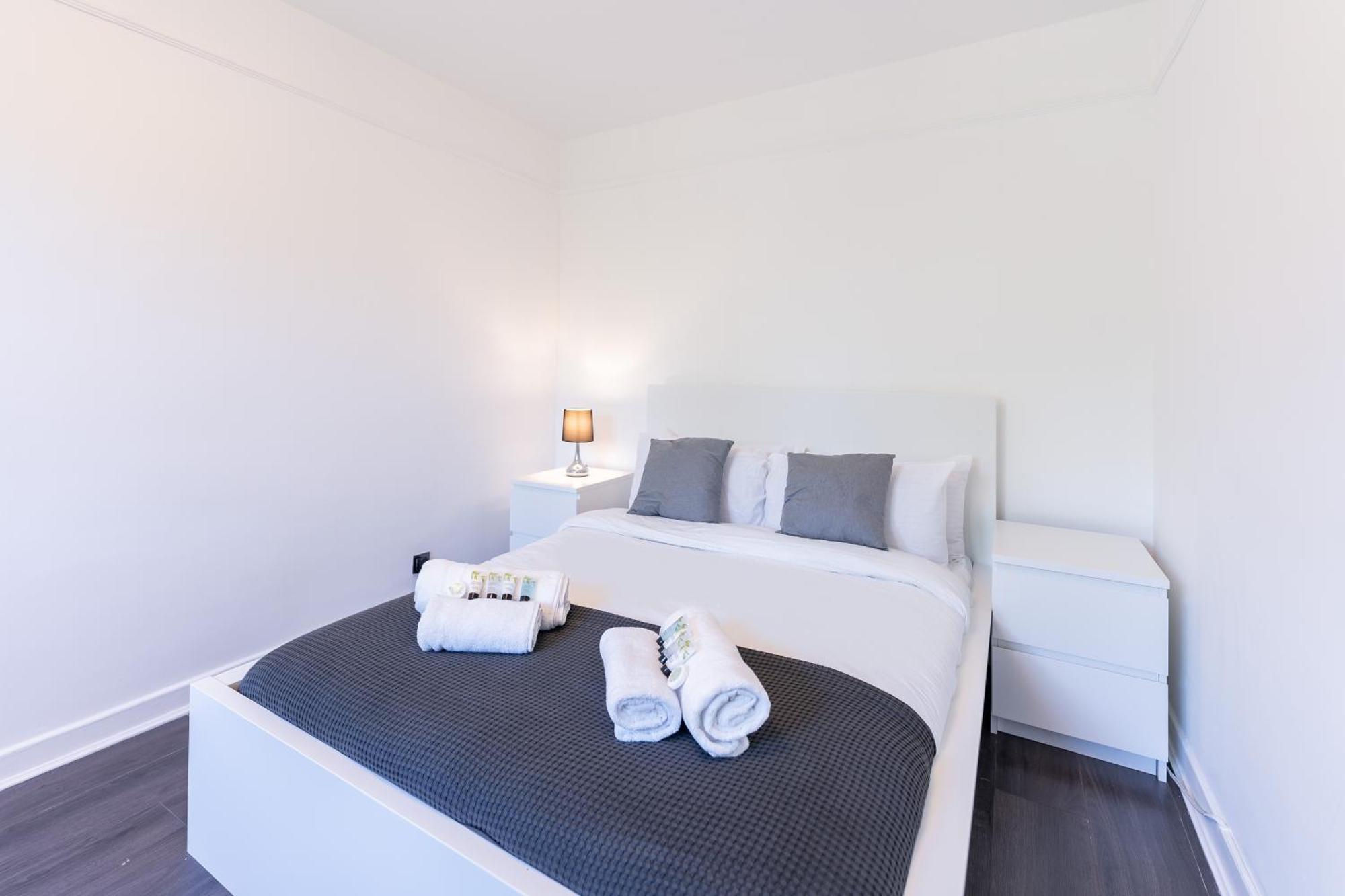 Luxury 3 Bedroom Flat With Balcony In Westbourne Park Londyn Zewnętrze zdjęcie