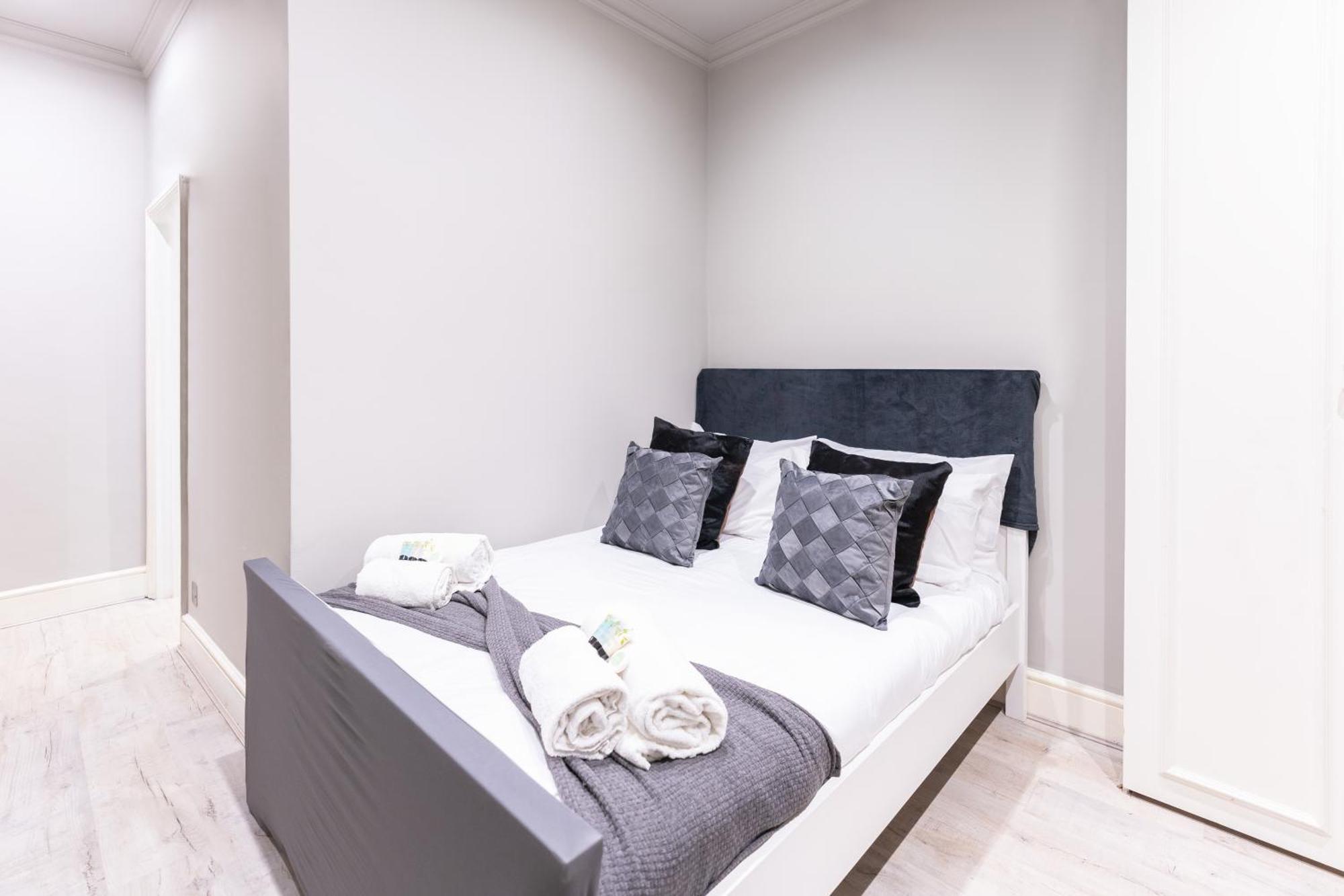 Luxury 3 Bedroom Flat With Balcony In Westbourne Park Londyn Zewnętrze zdjęcie